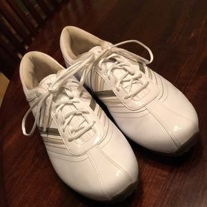 Nike women’s ZOOMAIR golf shoe sz 9 new condition.